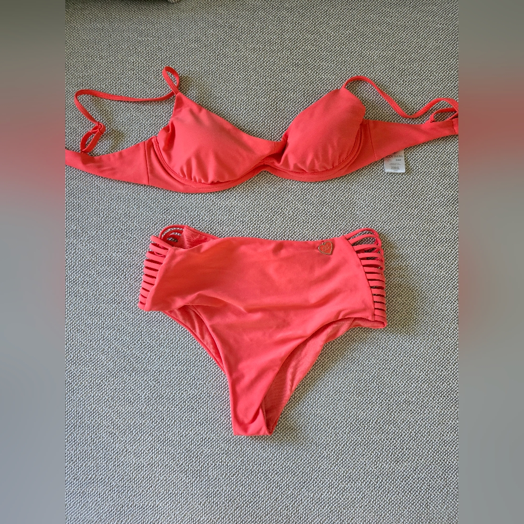 Body Glove Bikini Size Medium Coral Color
